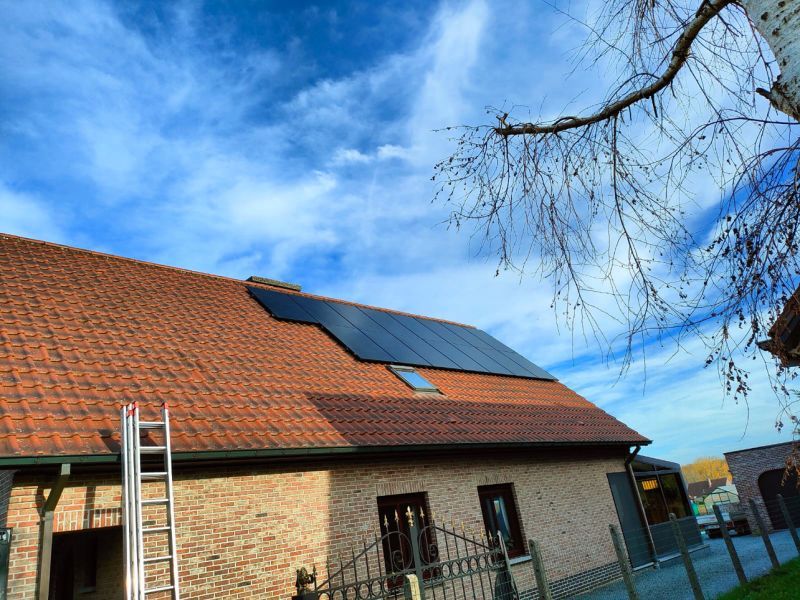 Instalação de inversores híbridos no Benelux